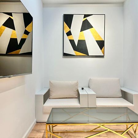 City Center - Next To Holiday Inn -2Br Apartment 第比利斯 外观 照片