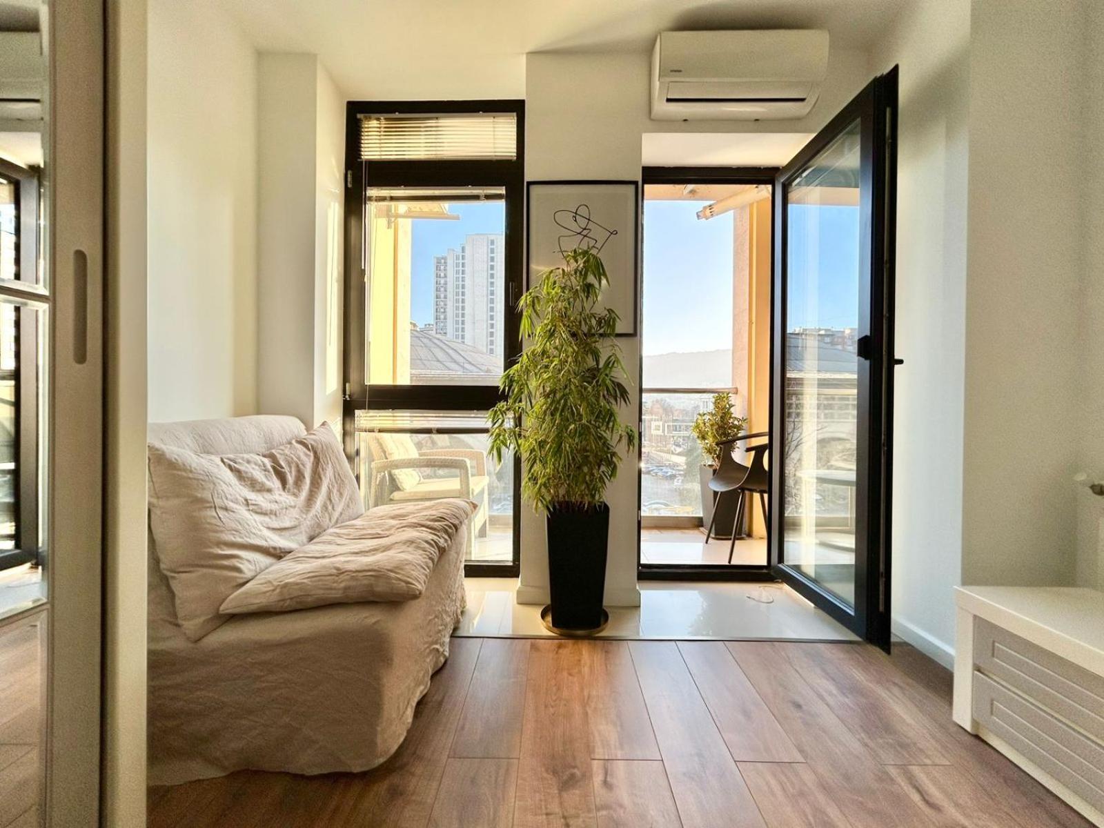 City Center - Next To Holiday Inn -2Br Apartment 第比利斯 外观 照片