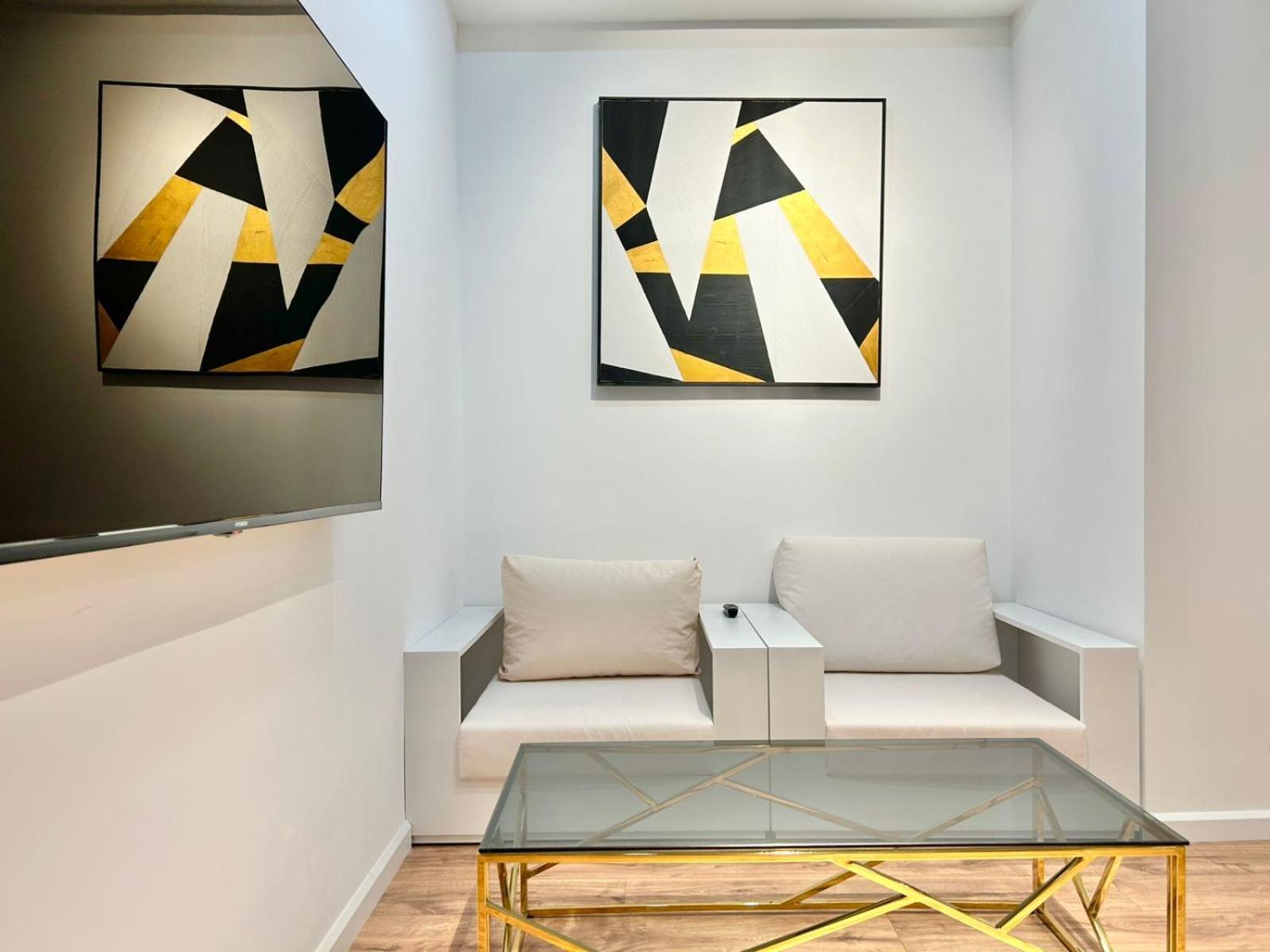 City Center - Next To Holiday Inn -2Br Apartment 第比利斯 外观 照片